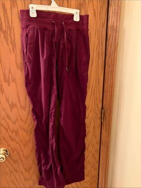 Women’s Lululemon studio dance pants Burgundy/maroon Drawstring 31 length size 4